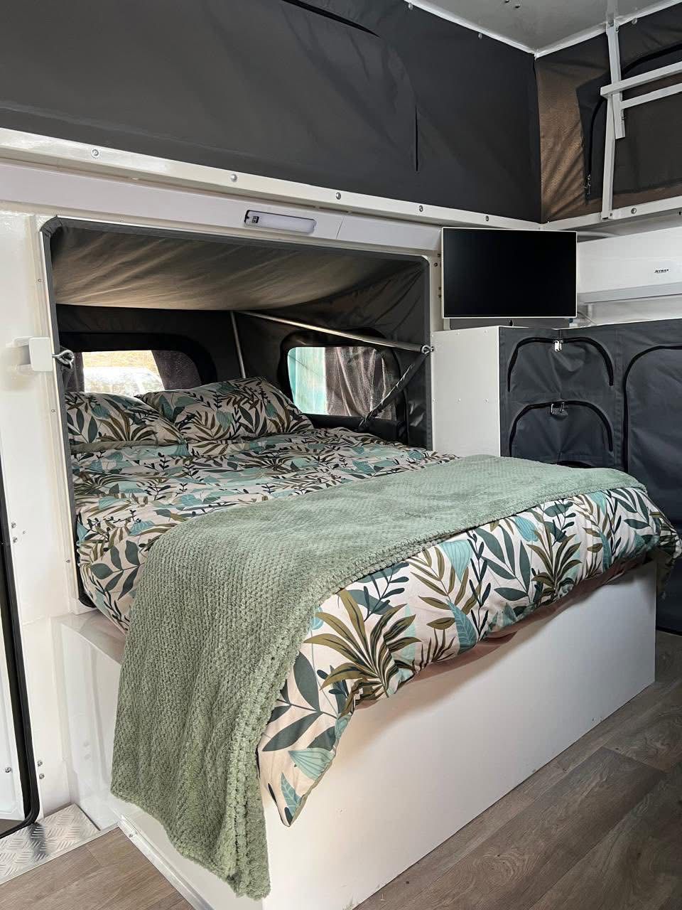 LuxLander X4 caravan photo