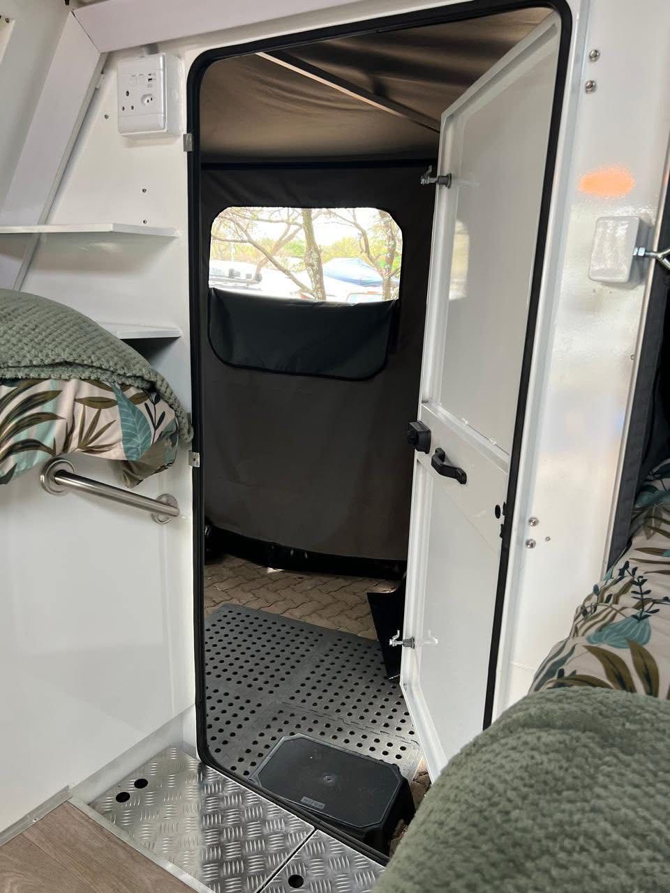 LuxLander X4 caravan photo